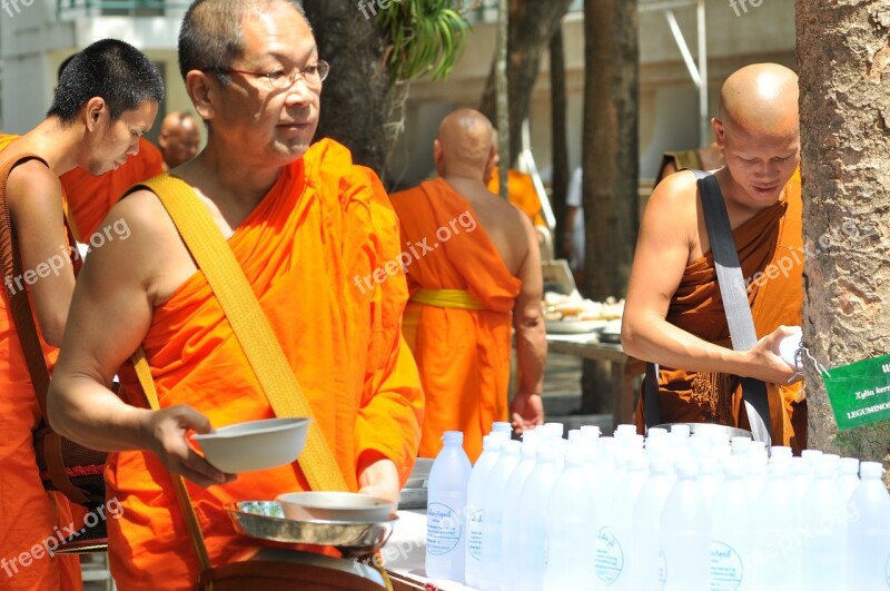 Buddhism The English Buddhists Thailand Alms