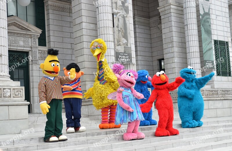 Universal Studios Singapore Sesame Street Theme Park Puppets Ernie