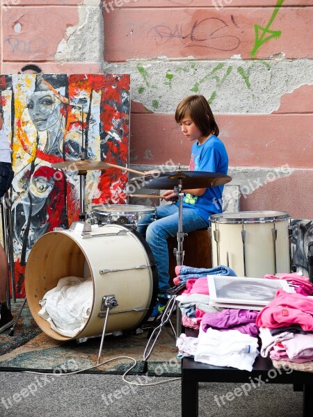 Blšák Drummer Little Drummer Street Action Exchange