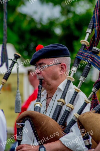 Scotland Pipe Clan Musicians Artist