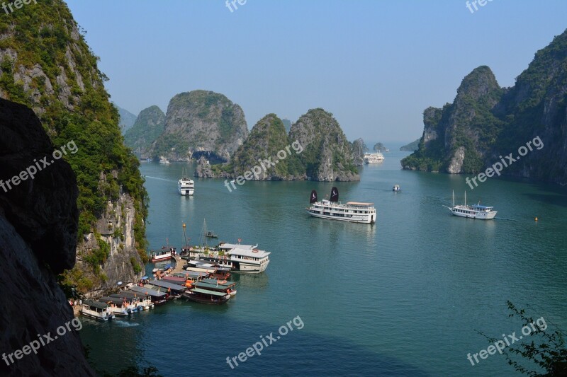 Ha Long Bay Vietnam Travel Cruise Sung Sot Cave