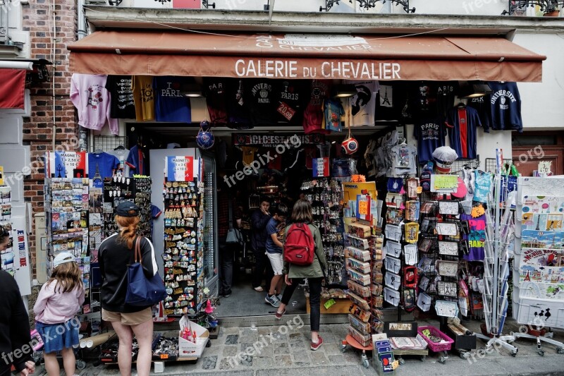 Tourists Shop Notre-dame Montmartre Paris