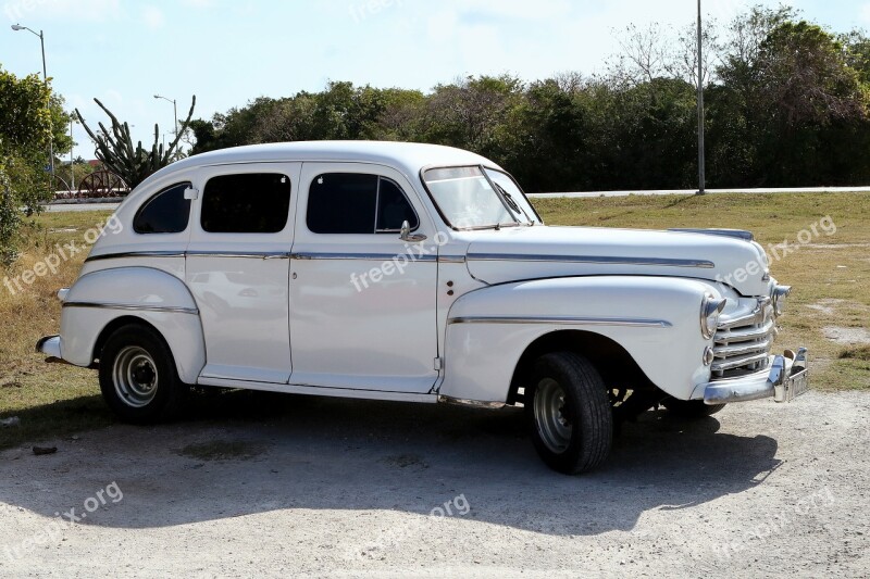 Cuba Car Ford White Vintage