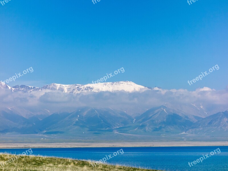 In Xinjiang Sailimu Lake Along The Way Snow Mountain Free Photos