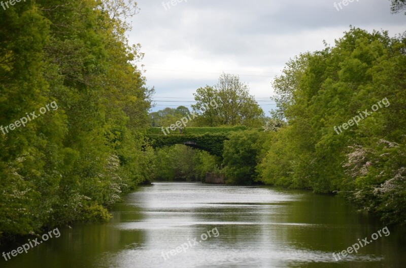 Shannon Ireland Houseboat Bridge River