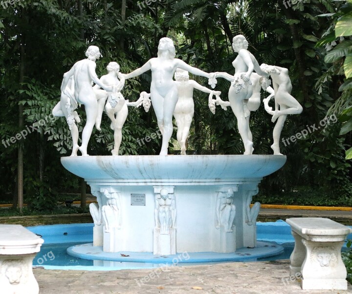 Fountain Tropicana Cuba Havana Women