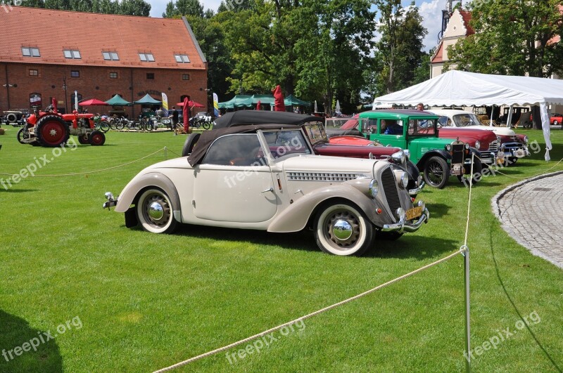 Exhibition Topacz Car Monument Retro Car