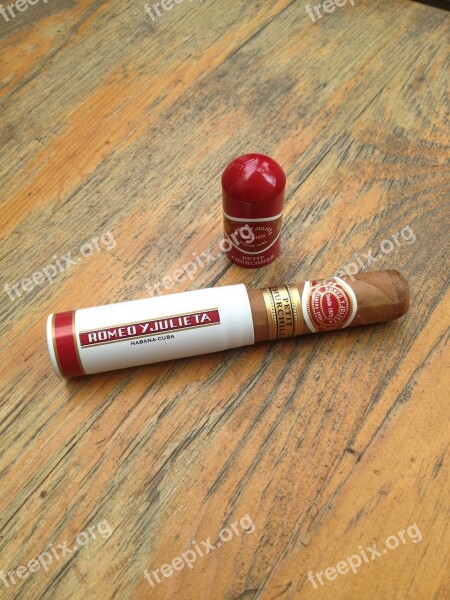 Romeo Y Julieta Cigar Habana Petit Churchill Cuba