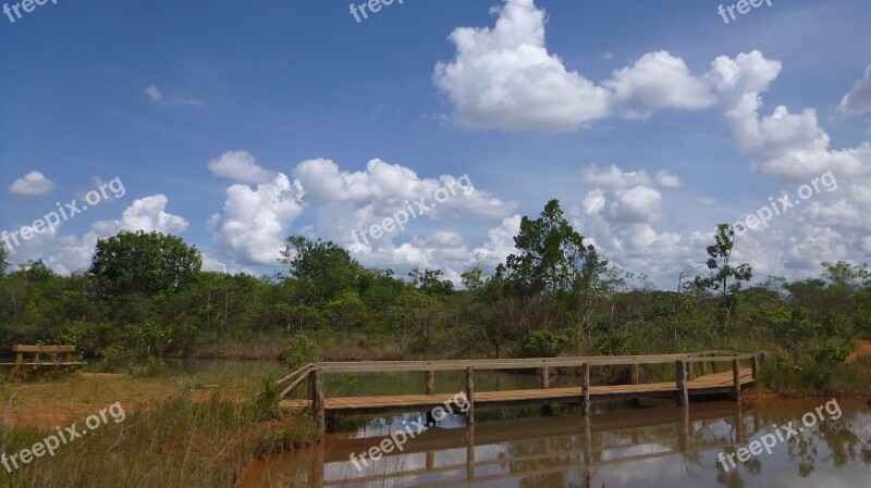 Bridge Park National Agua Lake