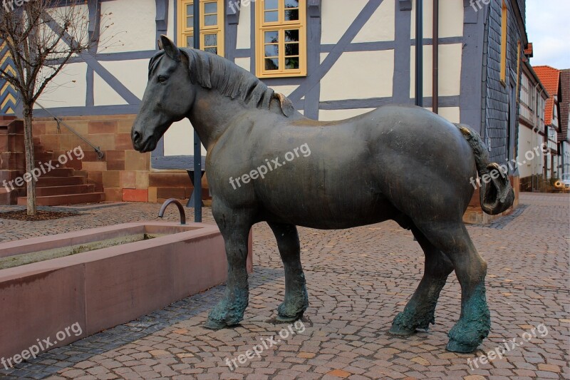 Horse Figure Artwork Monument Ross