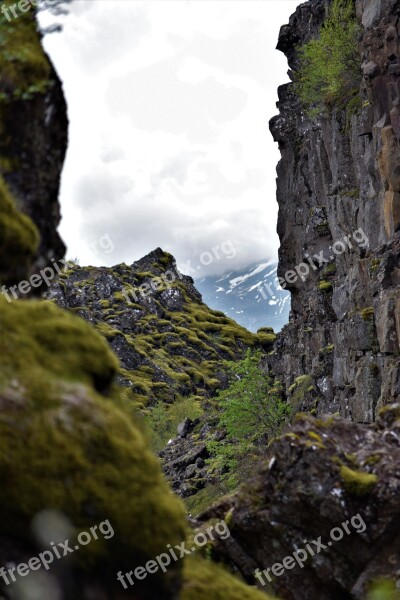 Moss Moody Rock Distance Perspective