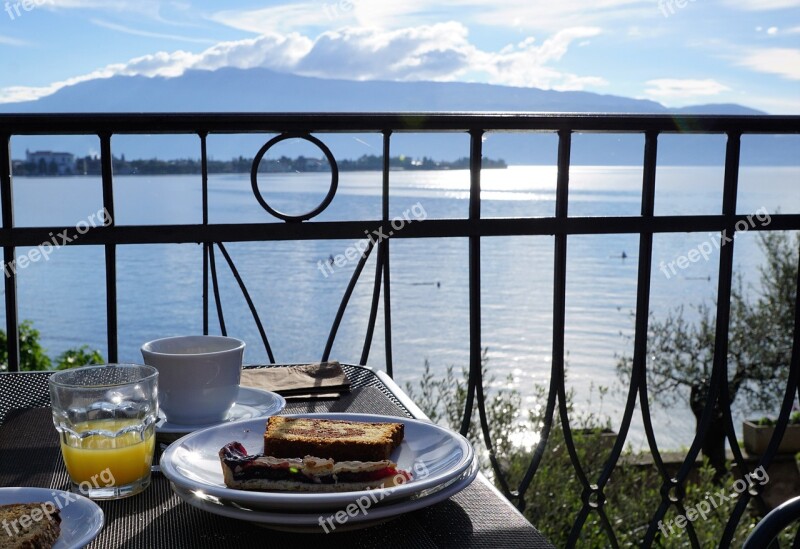 Garda Italy Eat Breakfast Cake