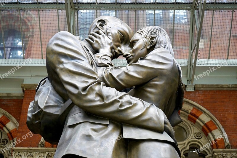 Statue Adore Love Couple Leaving