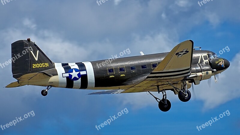 Take-off Douglas C-47 Dakota Cargo Plane Climbing Dc-3