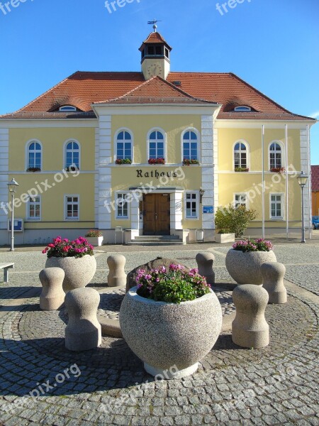 Town Hall Building Space Negotiation Ehrenamt