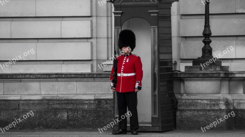 National Guard Soldier Wait London Berenmuts