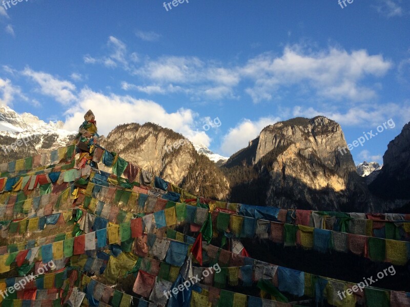 Shangri-la's Prayer Flags In Yunnan Province Free Photos