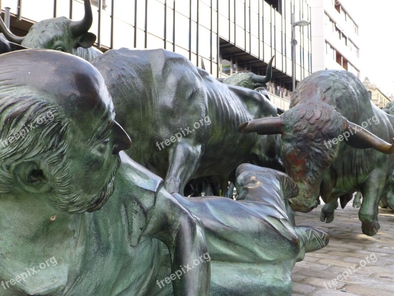 Pamplona Spain Running Of The Bulls Statue Bulls