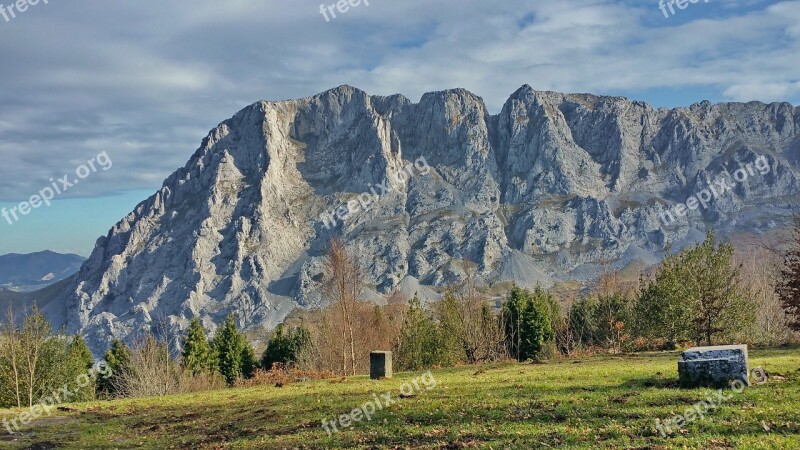 Mount Alluitz Urkiola Mountain Limestone