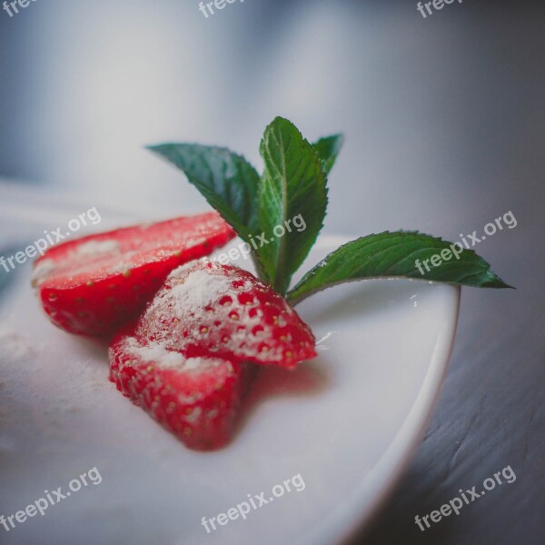 Strawberry Mint Powdered Sugar Food Dish