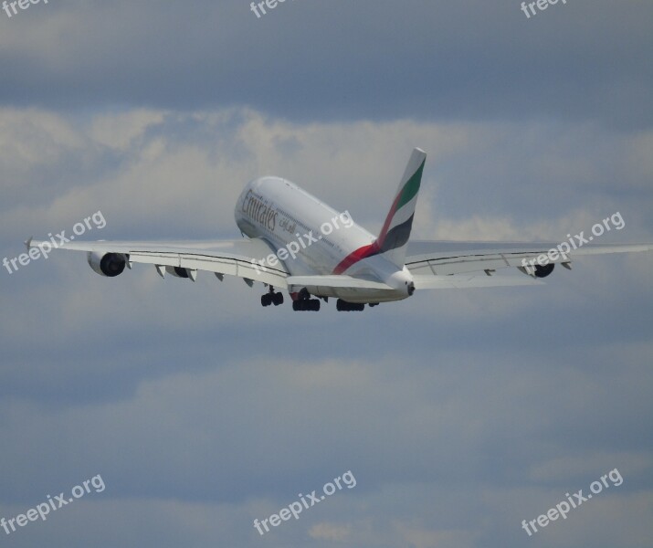 Aircraft Emirates A380 Travel Air