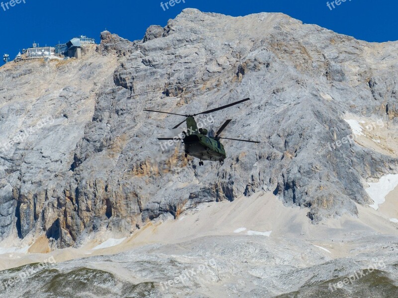 The Knorr Hut Reintal Zugspitze Hike Mountains