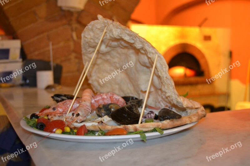 Fish Pizza Conciglia Pizzeria Oven