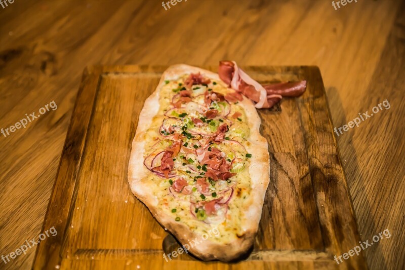 Tarte Flambée Tarte Traditionally Delicious Eat