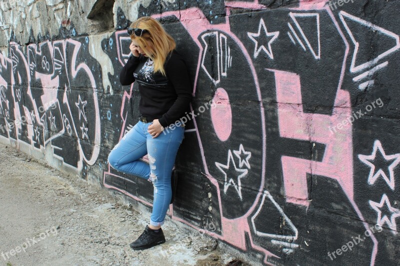 Girl Graffiti Posture Photo Free Photos