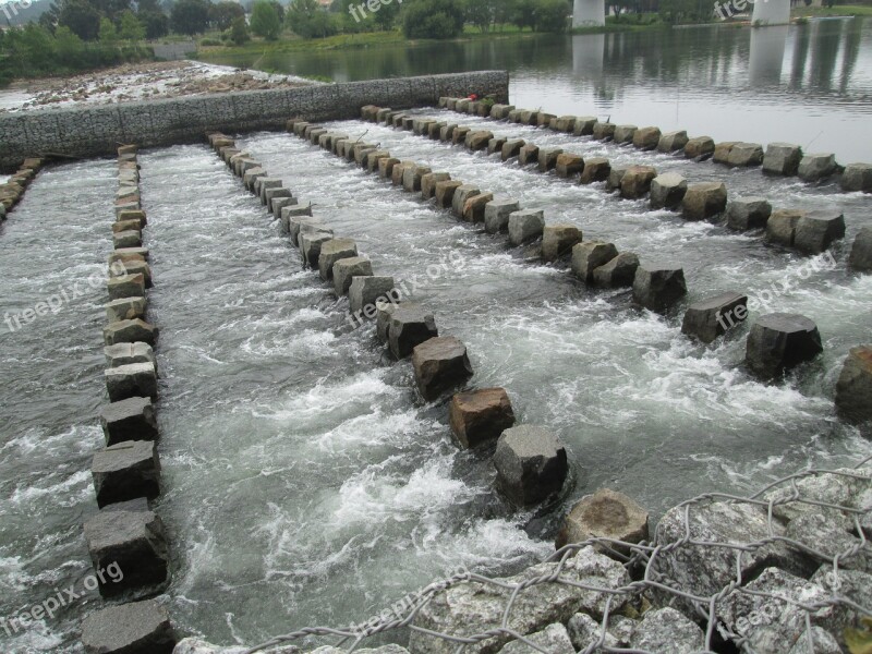 Rio Lima Water Stones Passage