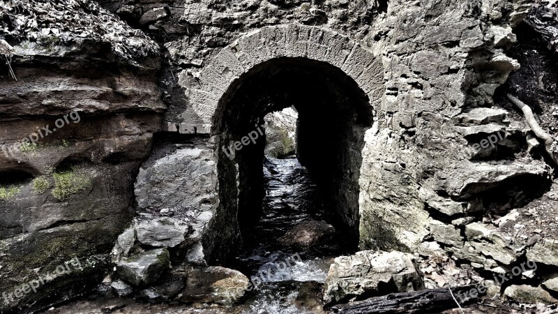 Tunnel Creek Stream Rock Nature