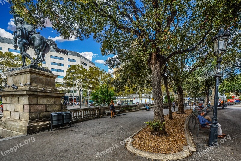 Barcelona Park Shade Statue Rest