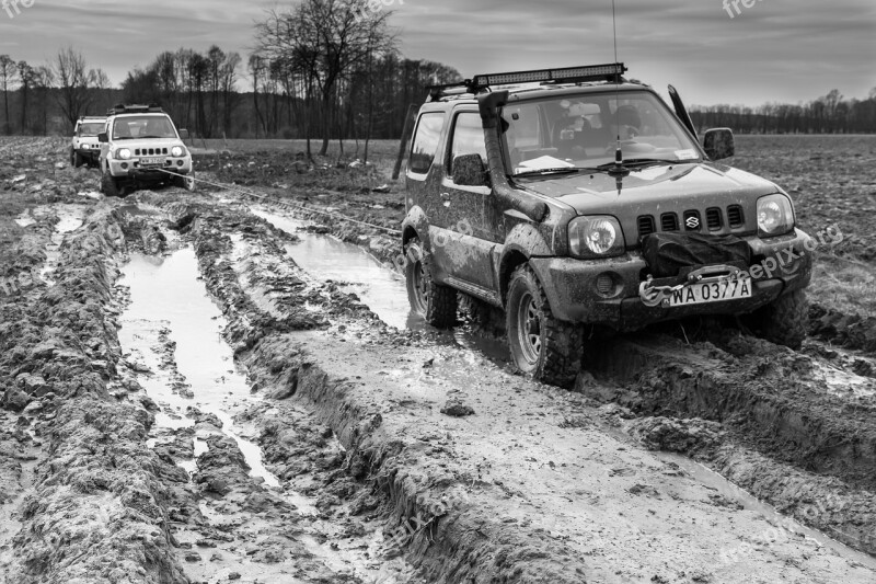 Off-road Car Towing 4x4 Suzuki