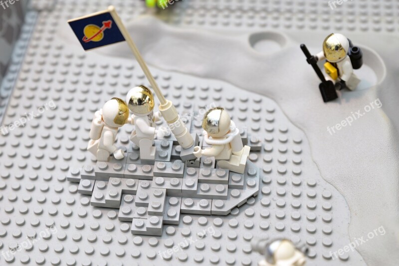 Lego Moon Landing Astronauts Flag Toy