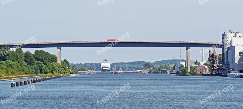 Kiel Holtenau North America High Sea Lock Transfer