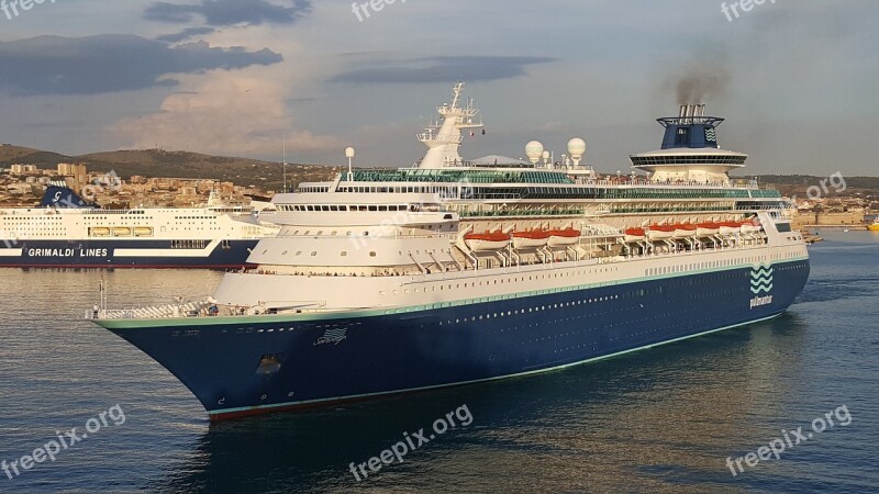 Cruise Ship Cruise Ship Pullmantur Sovereign