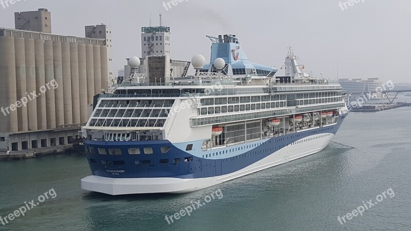 Cruise Ship Cruise Ship Tui Discovery