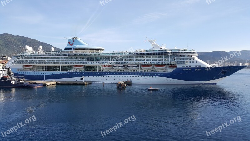 Cruise Ship Cruise Ship Tui Discovery