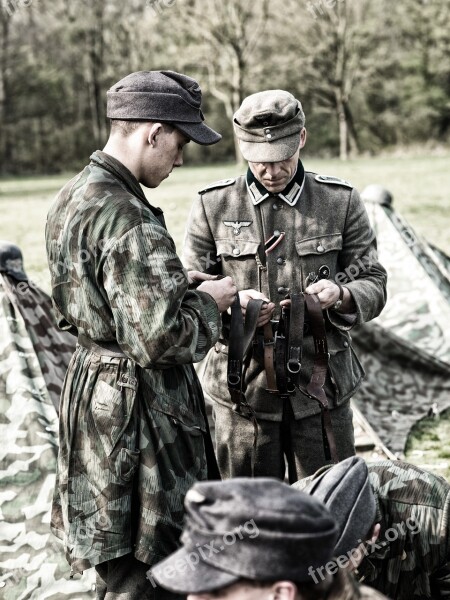 Re-enactors Groningen Fallschirmjäger Wehrmacht Liberation