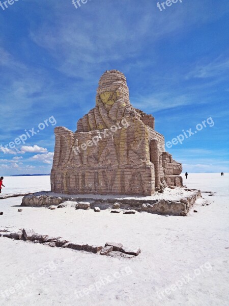 The Salar De Uyuni The Dakar Rally Bolivia Uyuni Monument