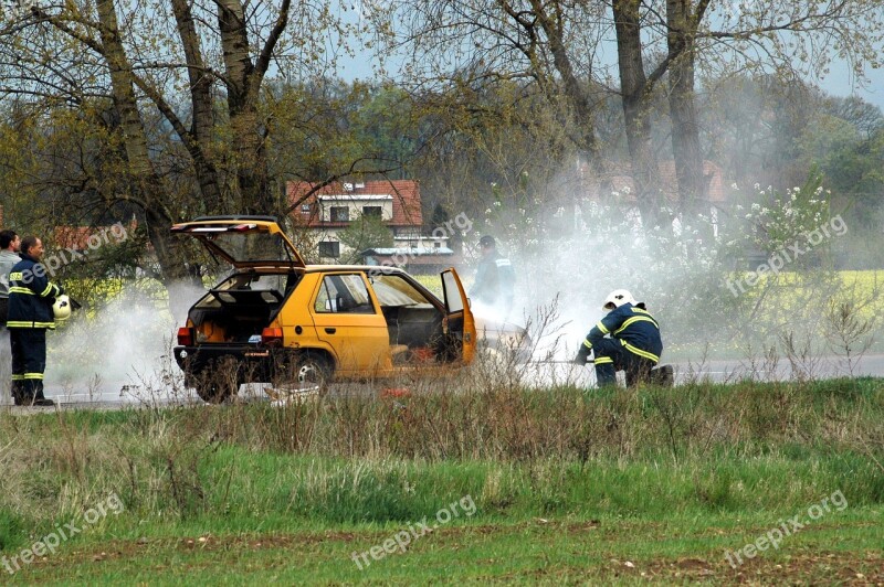 Reportage Car Fire Firefighters Extinguish Free Photos