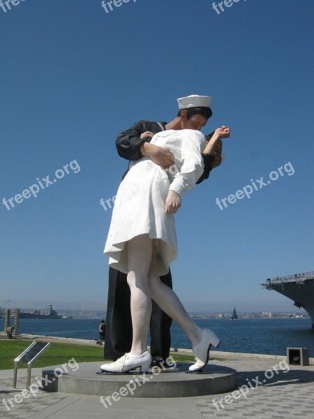 Kiss Kissing Statue Cali Statue Love