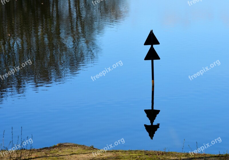 Nautical Daymark Mirroring Shield Water