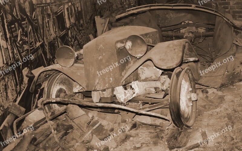 Auto War Scrap Old History