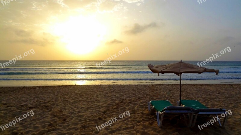 Sunrise Beach Sun Loungers Morning Morgenstimmung