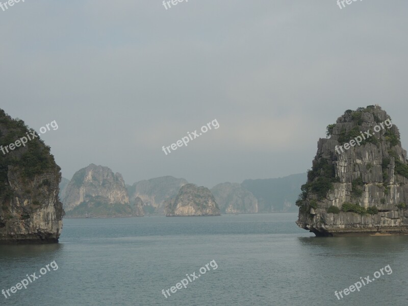 Vietnam Halong Bay Scenic Cruise Vacation