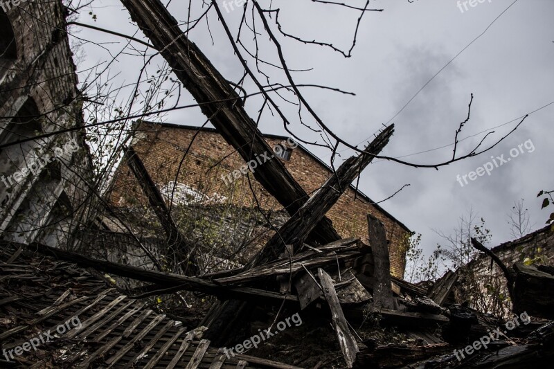 The Ruins Of The House Wall Destruction Crack