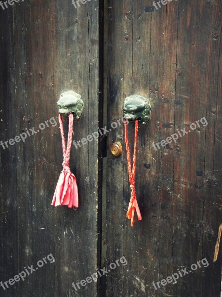 Ancient Charm Old Town Chinese Style Door Bystanders