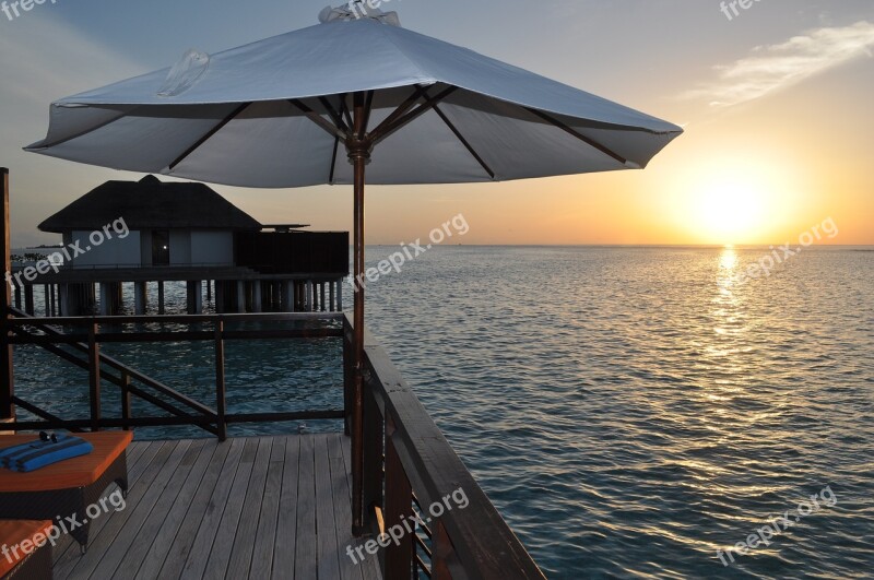 Umbrella Sunbeds Maldives Sunset Ocean