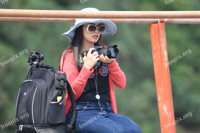 Girl With Camera Dynamic Proactive Picnic Camera Free Photos